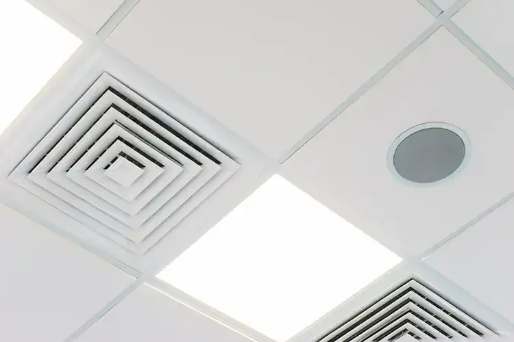 Elektroakustische Anlagen in der Decke Elektroakustische Anlagen in der Decke